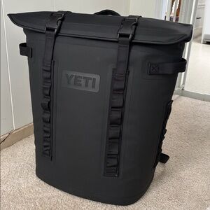 YETI Hopper M20 Backpack Cooler - black